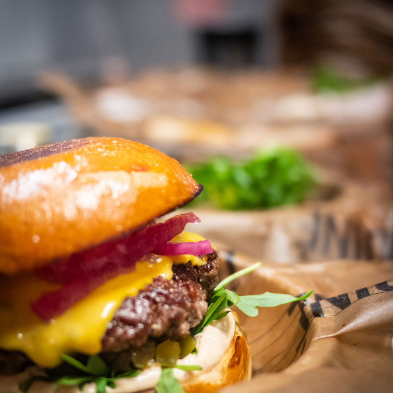 DINÉ Burgers öppnar i Femman